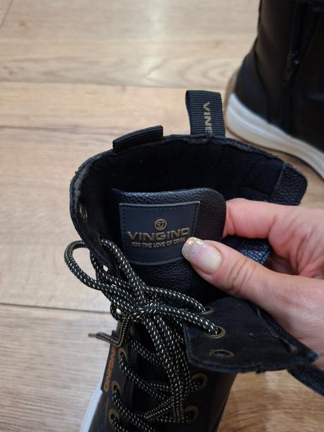 Perfektne čižmy, 32