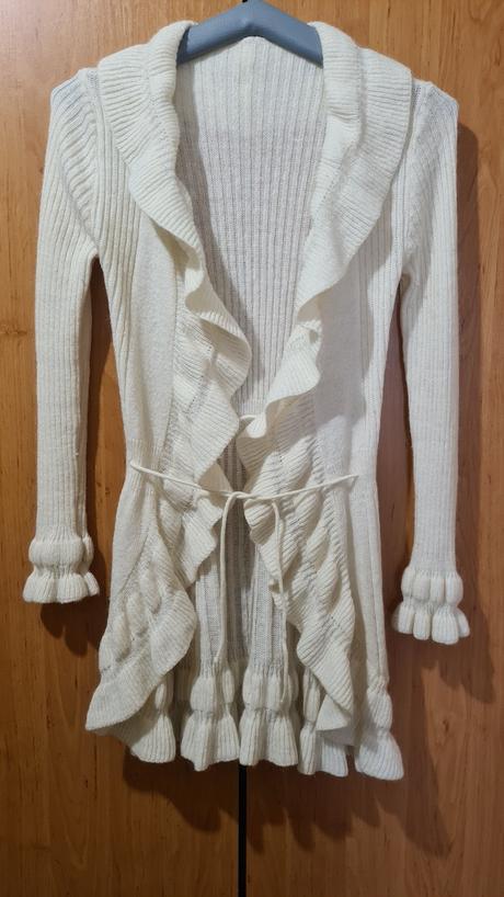 Svetrík predĺžený s volánikmi, 158