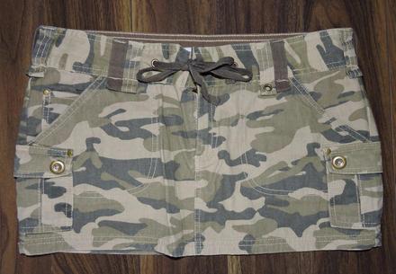 Maskáčová mini suknička, zara,38