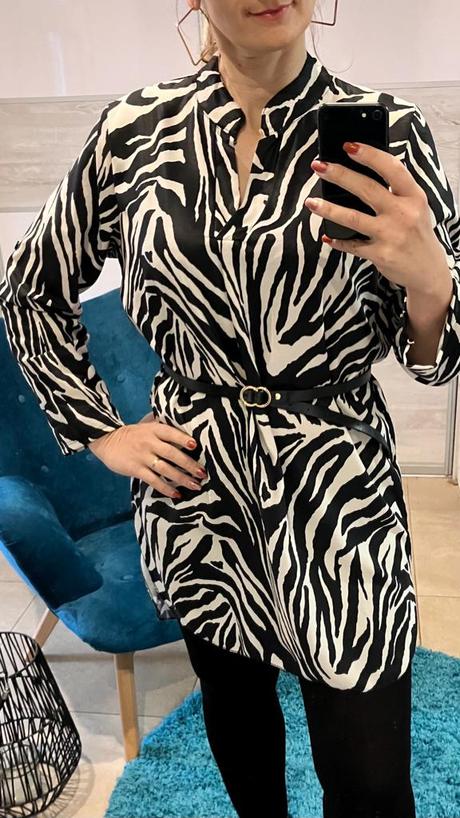 Dámska vzorovaná tunika s opaskom maslovo-čierna, l / m / s