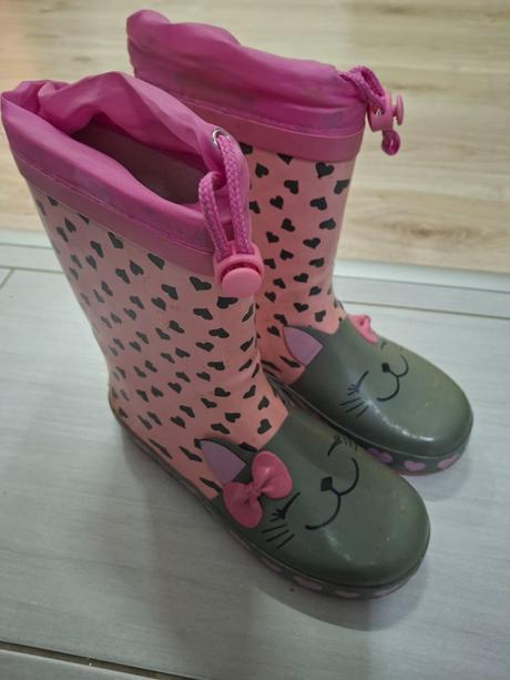 Dievčenské gumaky, 33