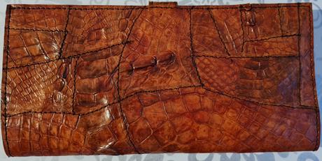 Peňaženka s motívom krokodílej kože, 