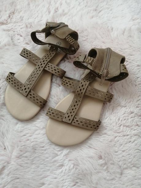 Sandálky s poštovným, 31