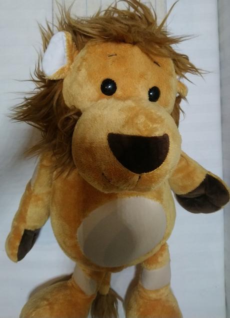 Plyšák lenny lev na nacvičovať infúznej súpravy, 