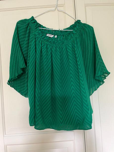 Zelená blúzka s volánmi, naf naf,s