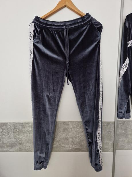 Velúrová súprava, l