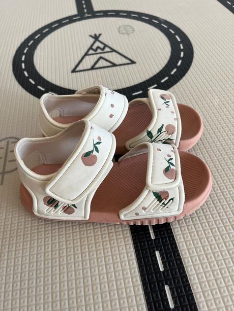 Sandalky liewood, 29