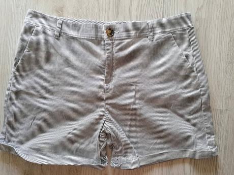 Šortky, f&f,42