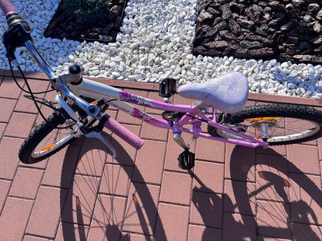 Nádherný bicyklik pre dievča, specialized,20