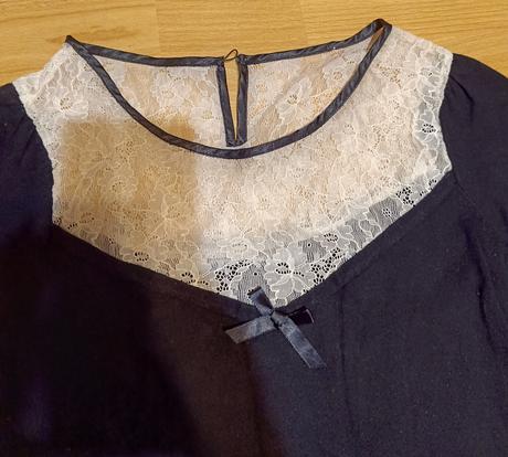 Úpletové šaty s čipkou, m