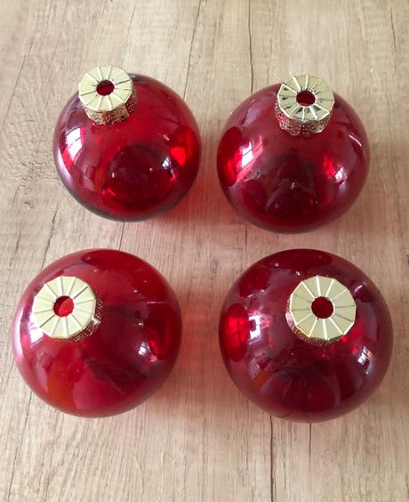 4 červené sklenené poháre gule, 