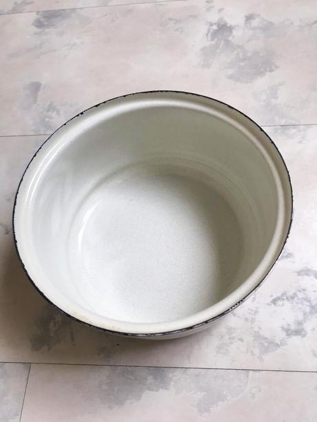 Smaltovaný kastról s prikrývkou, 