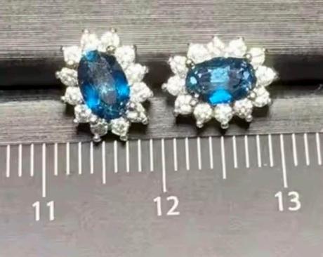 Strieborné s925 náušnice s modrým topázom, 