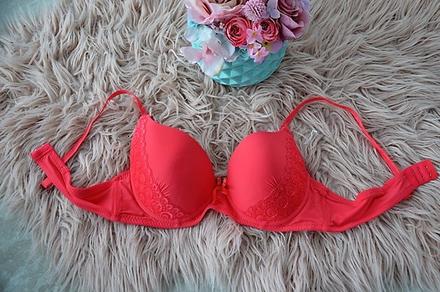 Červená podprsenka-80c, 80c