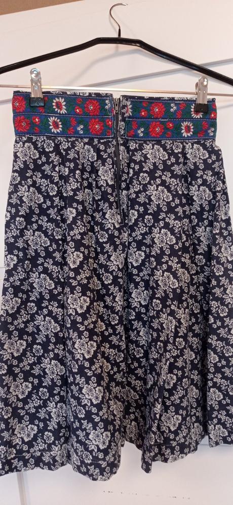 Folklórna sukňa z modrotlače, xs