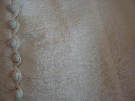 Satenovy kostým, 48