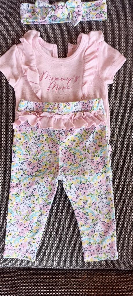 Krásna súprava s volánikmi, 74