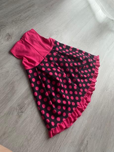 Bodkované saty, 104