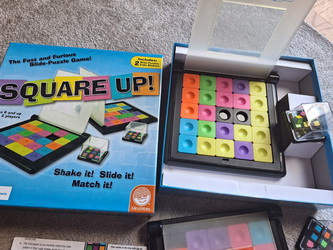 Logická hra square up,