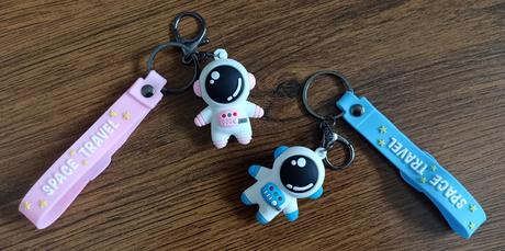 Vesmírne kľúčenky s kozmonautom,