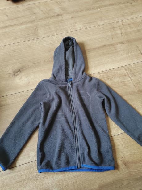 Mikiny a svetre, 110