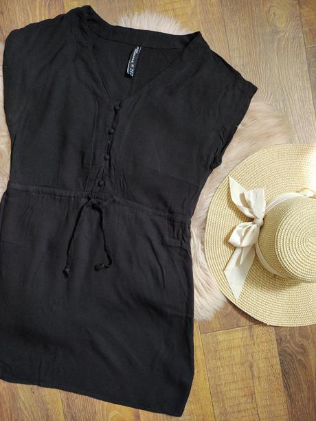 Mini čierne šaty, 36