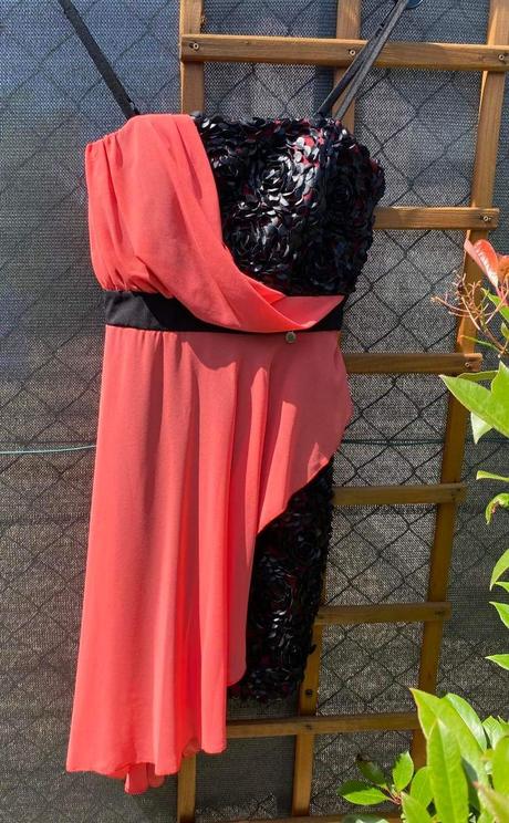 Spoločenske šaty zn.rinascimento s postovnym, m