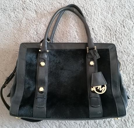 Čierna kabelka michael kors s kožušinkou, michael kors