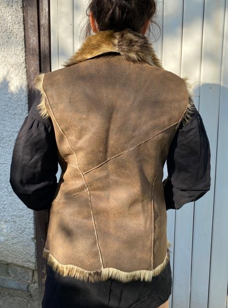 Kozusinova vesta per una, s