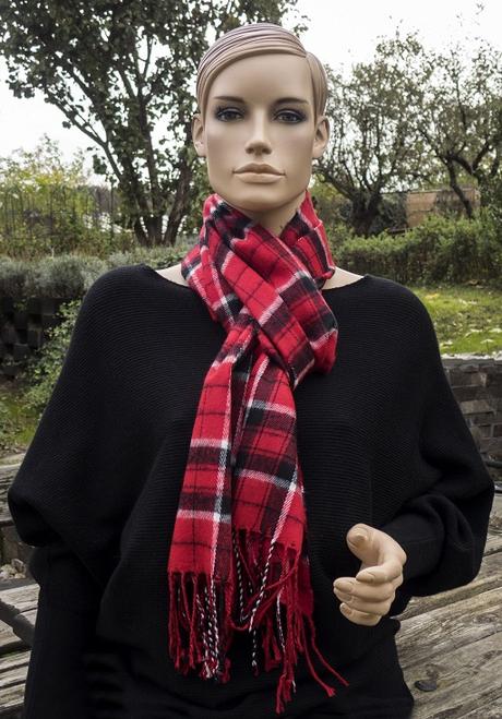 Červený vlnený šál, l