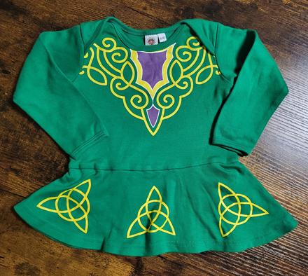 Šaty s írskym motívom, 68