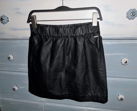 Koženková sukňa, 176