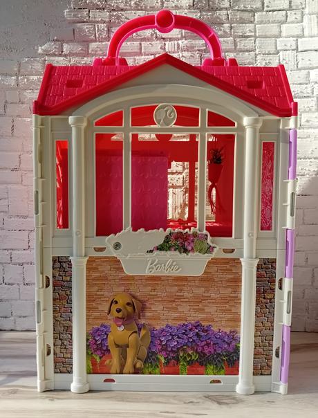 Barbie dom s bábikami a so psom, 