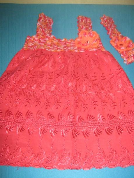 Madeirové šaty + čelenka, 98