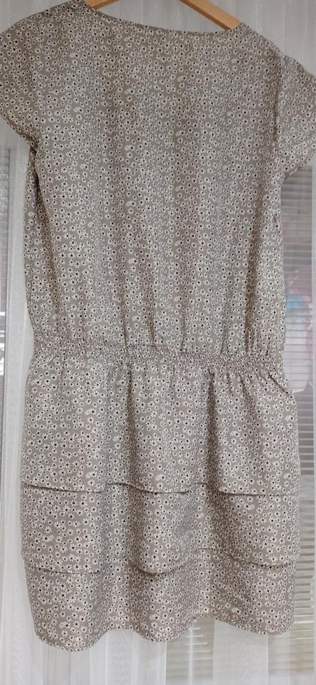 Kvietkovane šaty, 42