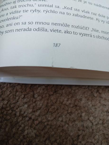 Kniha šťastie je keď človek aj tak miluje,