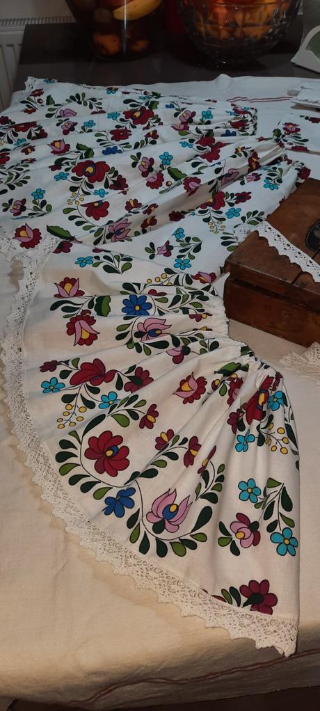 Folklórna suknička, <50 - xxxl