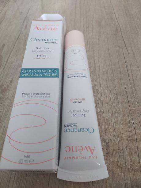 Cleanse women tónovany denný krém, 