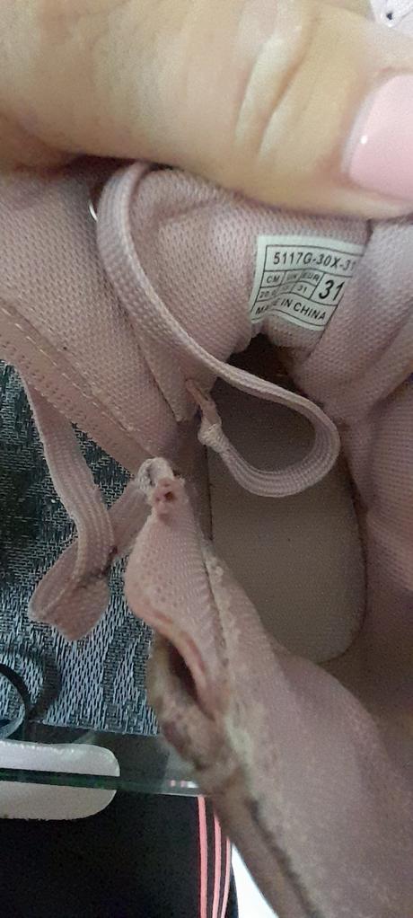 Vyššie topánočky, 31