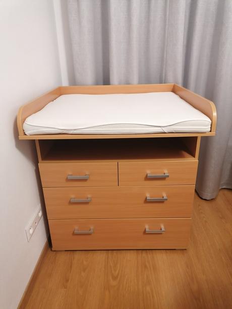 Komoda s prebalovacim pultom drevona,