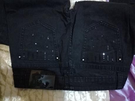 Nohavice s flitrami, 28