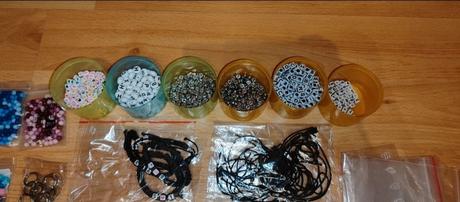 Materiál na tvorbu náramkov a kľúčeniek,
