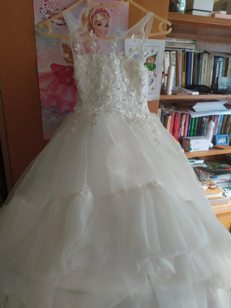 Šaty na sväté prijmanie, 128