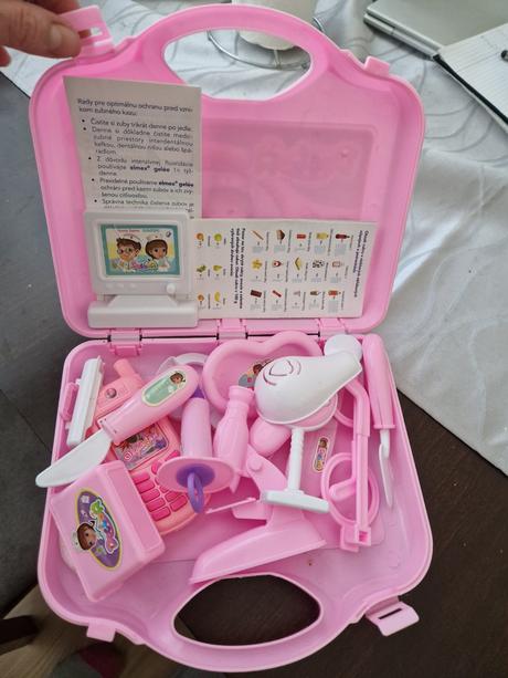 Lekarsky kufrik s prislusenstvom, 