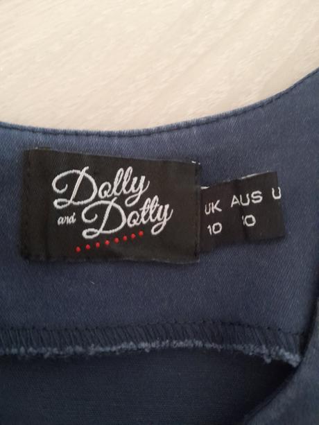 Páskované šaty, m