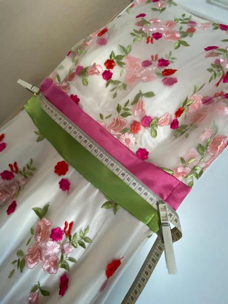 Spoločenské šaty, 36