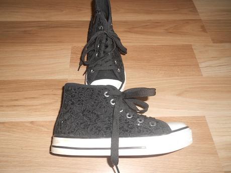 Dievčenské tenisky, 32