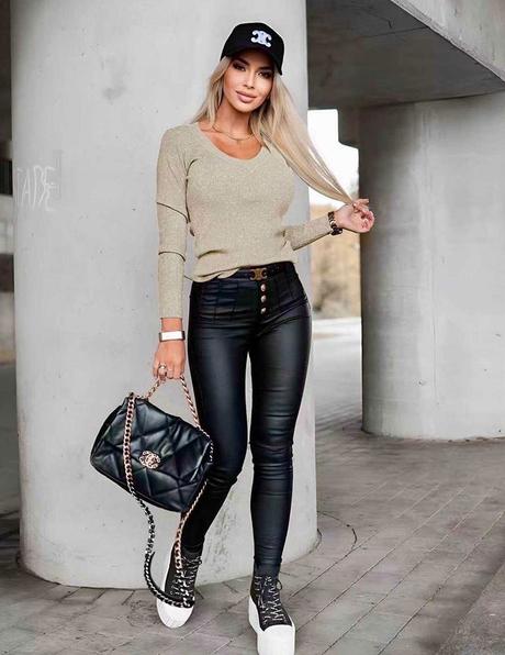 Béžové tričko zelda,