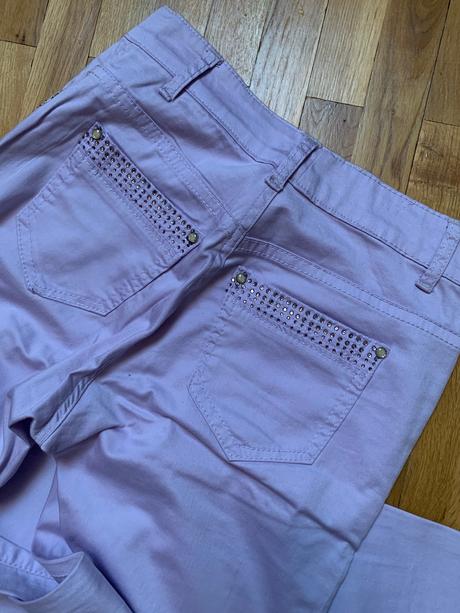 Fialové džínsy, m