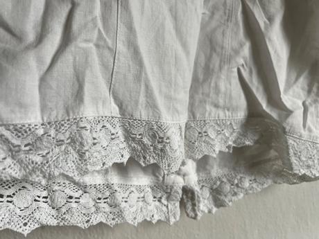 Krasna vintage bluzka tunika zdobena bohato cipkou, l